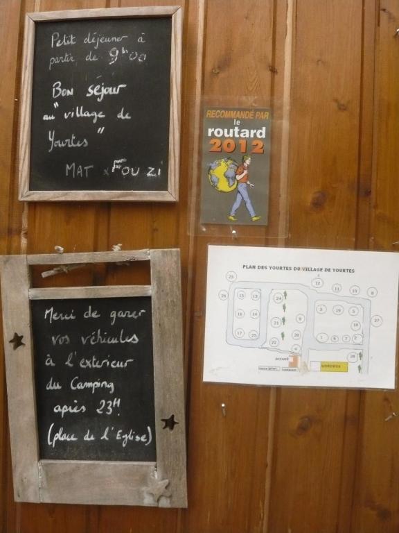 Village De Yourtes Beaussais Sur Mer Zimmer foto